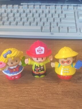 Fisher-Price Little People Trio - Firefighter, Cupcake Mia & Rainy Day Maggie